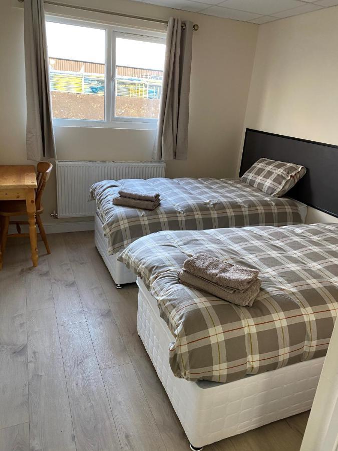 Bucks Accommodation 에일즈베리 외부 사진