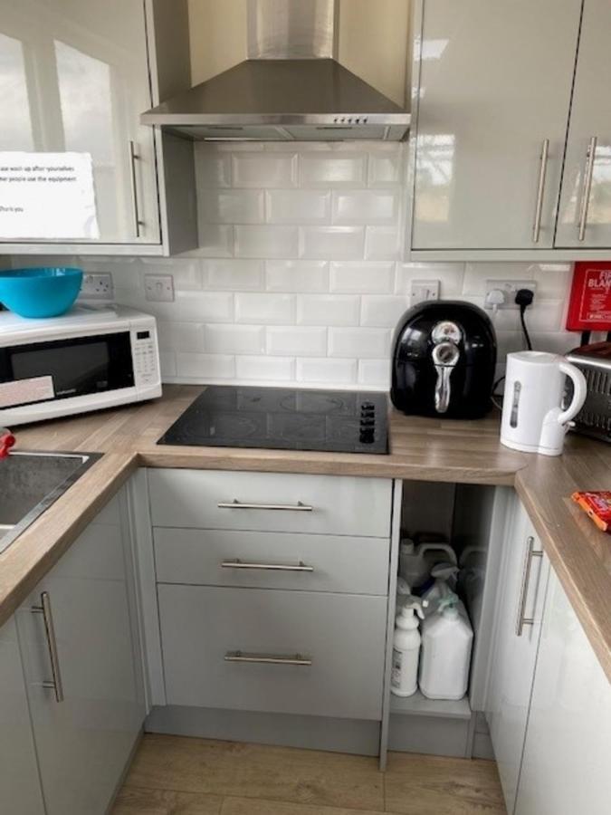 Bucks Accommodation 에일즈베리 외부 사진