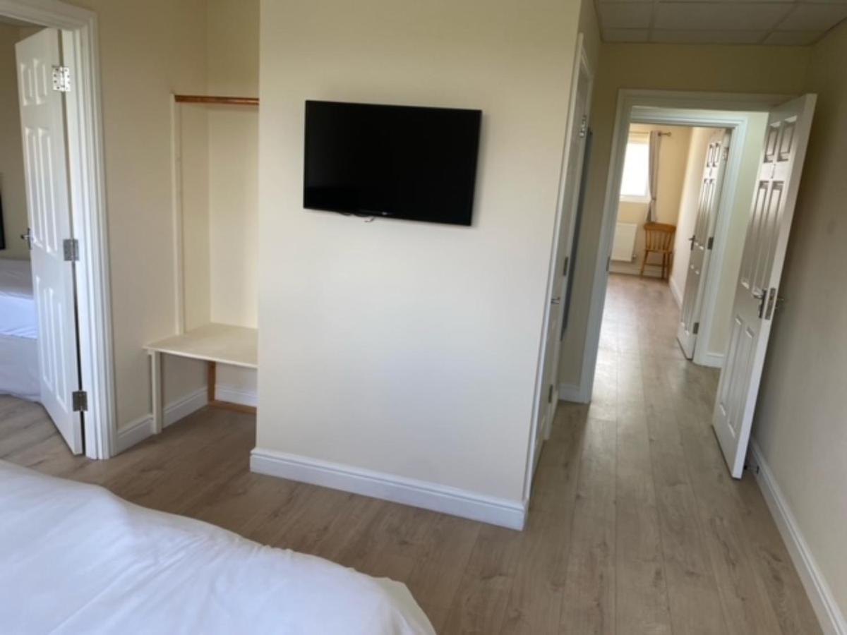 Bucks Accommodation 에일즈베리 외부 사진